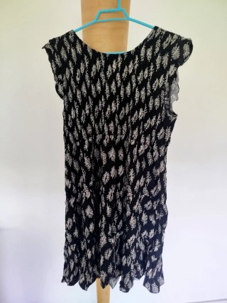 10 vestidos talla S y Xs.