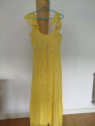 10 vestidos talla S y Xs.