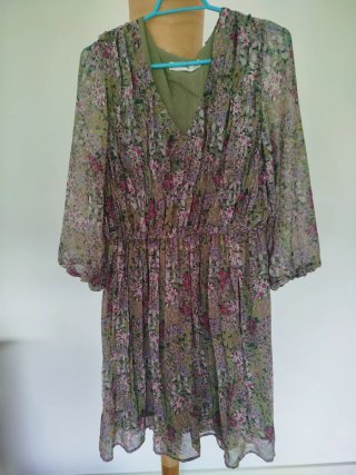 10 vestidos talla S y Xs.