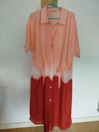 10 vestidos talla S y Xs.