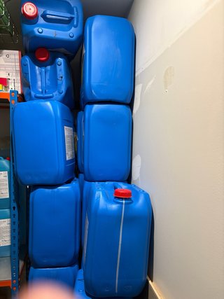 Garrafas de plástico azul