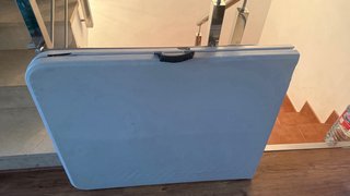 Mesa plegable blanca de plástico