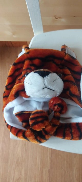 Gorro de peluche de tigre y oso polar