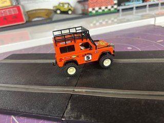 Land Rover STS Scalextric Naranja