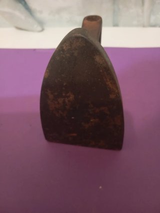 Plancha antigua y abridor de frutos secos
