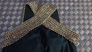 Bañador negro con detalles dorados
