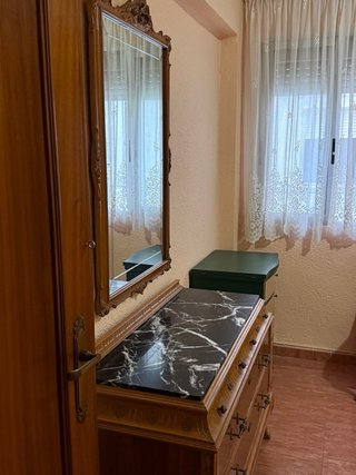 Habitacion individual en barrio de Orriols