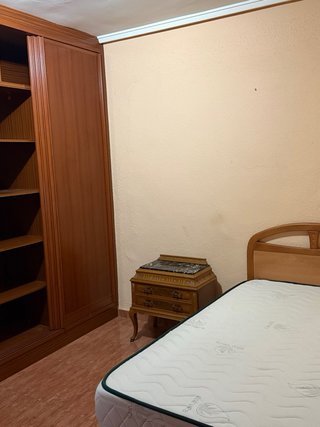 Habitacion individual en barrio de Orriols