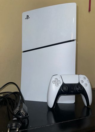 PS5 Slim Digital 1TB + Mando Blanco
