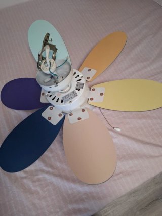 Ventilador de techo multicolor