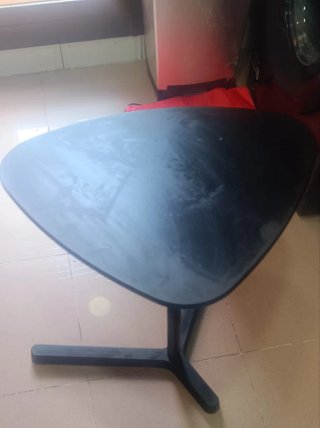 Mesa Auxiliar de IKEA modelo SVARTÅSEN.