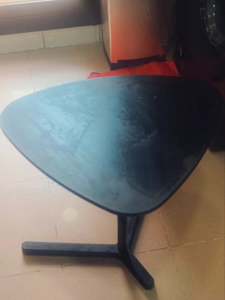Mesa Auxiliar de IKEA modelo SVARTÅSEN.