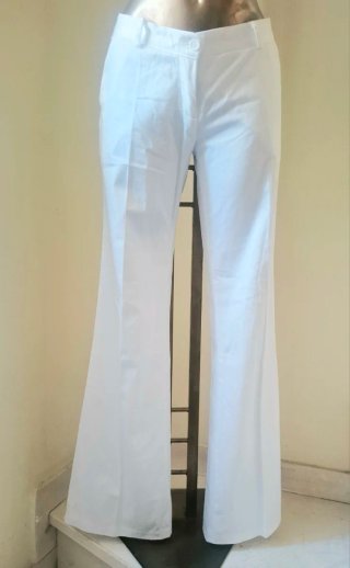 Pantaloni bianchi a zampa tg. M