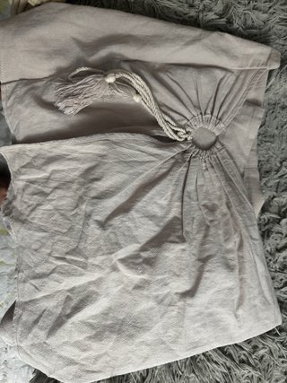Falda beige con detalle anilla