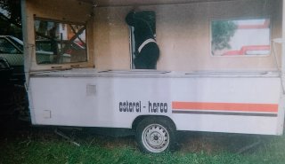 Caravana plegable Esterel Hergo con accesorios.