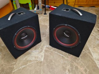 Pareja de altavoces negros
