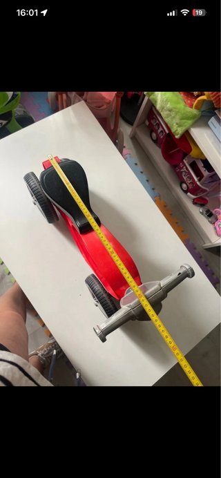 Moto de juguete roja para niños