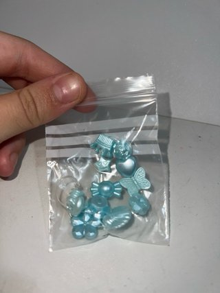 Pulsera artesanal con abalorios azules