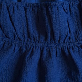 Blusa azul bordada