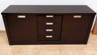 Aparador de madera con cajones