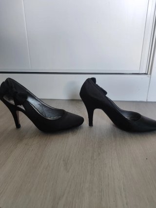 Zapatos de tacón negros para mujer