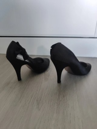 Zapatos de tacón negros para mujer