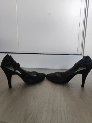 Zapatos de tacón negros para mujer