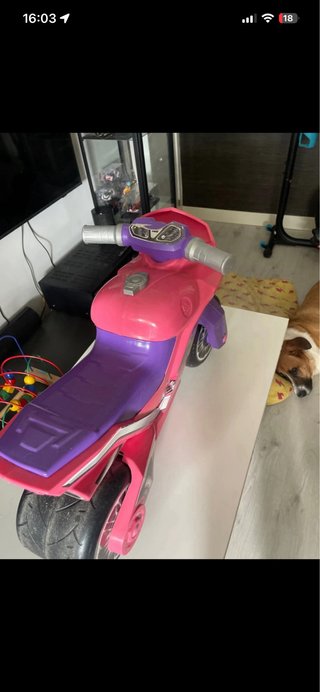 Moto de juguete trike rosa y morada
