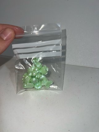 Pulsera abalorios verdes con formas