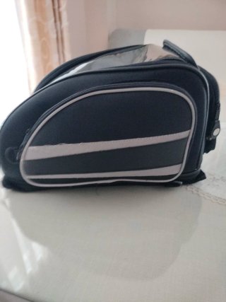 Mochila sobre depósito negra