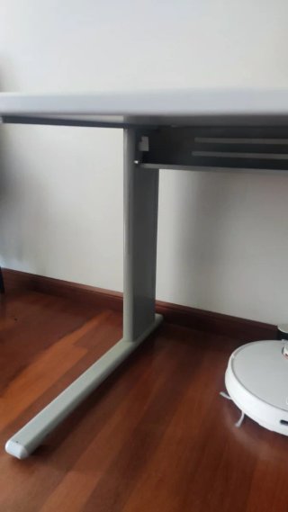 Escritorio gris y blanco, 160*80, hasta 25/08