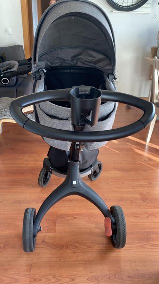 Carro de bebé Stokke gris comoleto. Capazo, silla