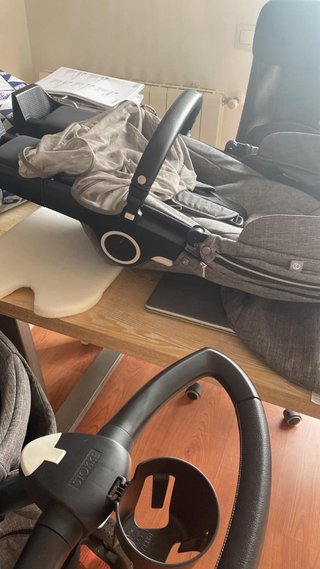 Carro de bebé Stokke gris comoleto. Capazo, silla
