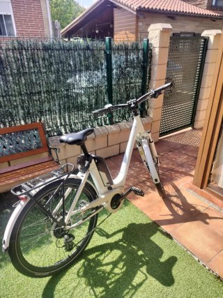Bicicleta Eléctrica Blanca Seminueva