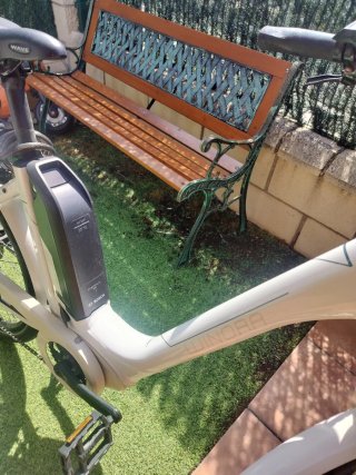 Bicicleta Eléctrica Blanca Seminueva