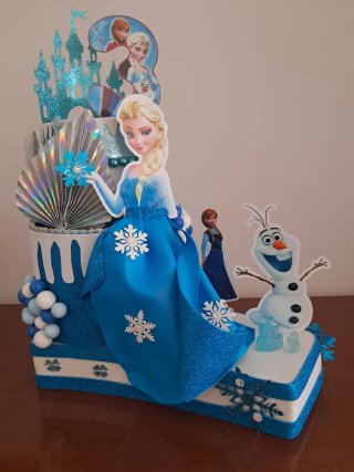 Torta scenografica Frozen il  3 si può sostituire