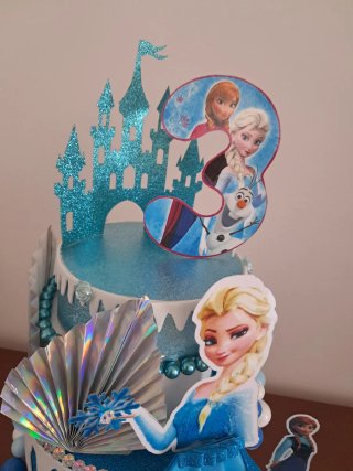 Torta scenografica Frozen il  3 si può sostituire
