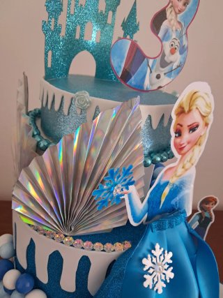 Torta scenografica Frozen il  3 si può sostituire