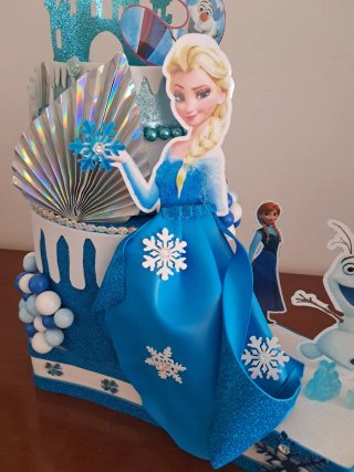 Torta scenografica Frozen il  3 si può sostituire