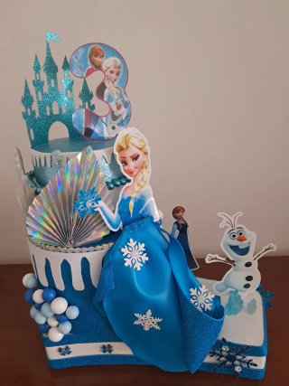 Torta scenografica Frozen il  3 si può sostituire