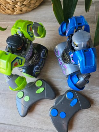 2 Robots de Combate RC con Mandos