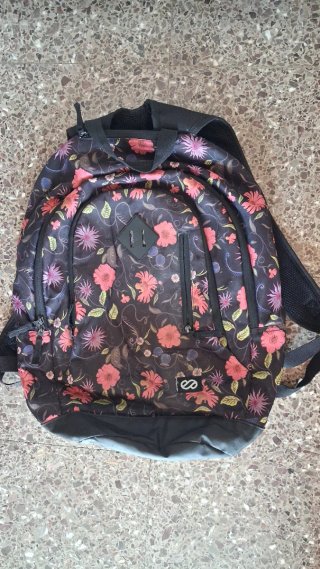 Mochila con estampado floral