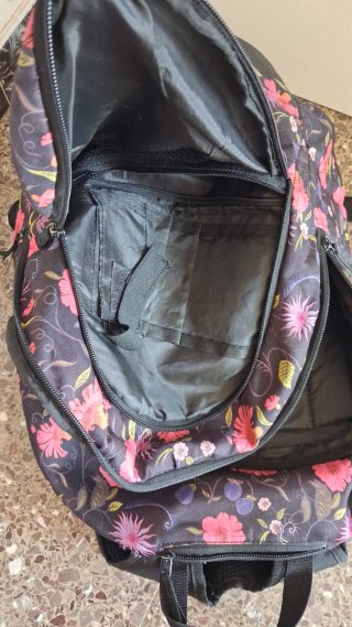 Mochila con estampado floral