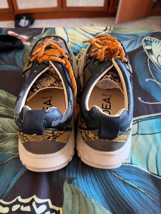 Zapatos de mujer con estampado de serpiente