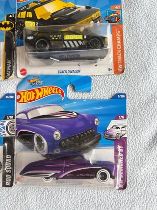 Lote 4 Hot Wheels Batman, Cadillac, Owagon