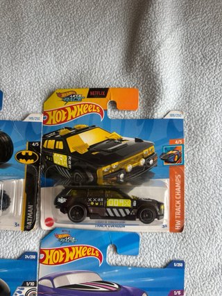 Lote 4 Hot Wheels Batman, Cadillac, Owagon