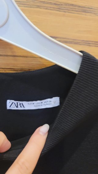 Crop top negro zara