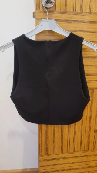 Crop top negro zara