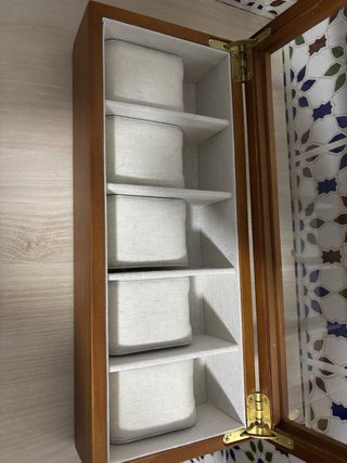 Caja para relojes de madera con tapa de cristal