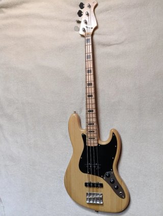 Bajo Harley Benton Natural
